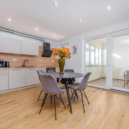 Amazing In With Kitchen *
