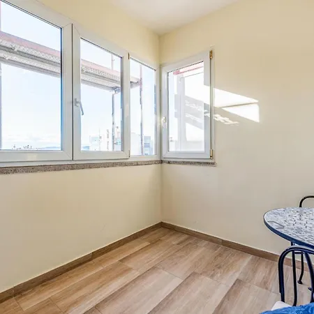 Amazing In With Kitchen Apartment Zadar
